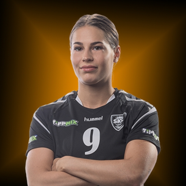 Júlia Hársfalvi