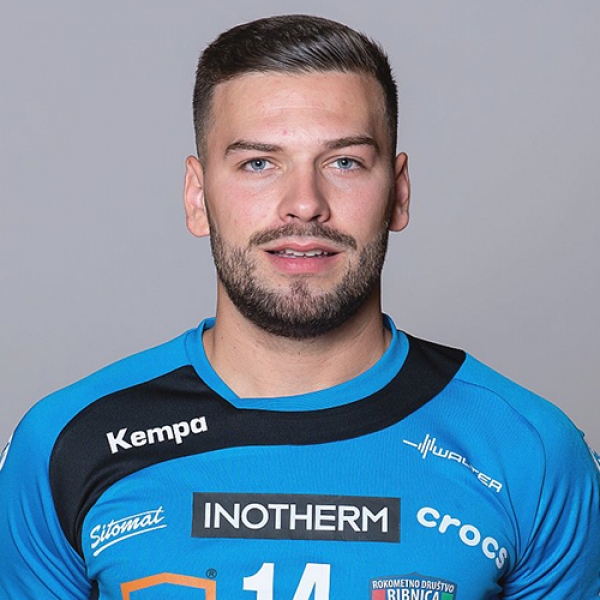 Uroš Knavs