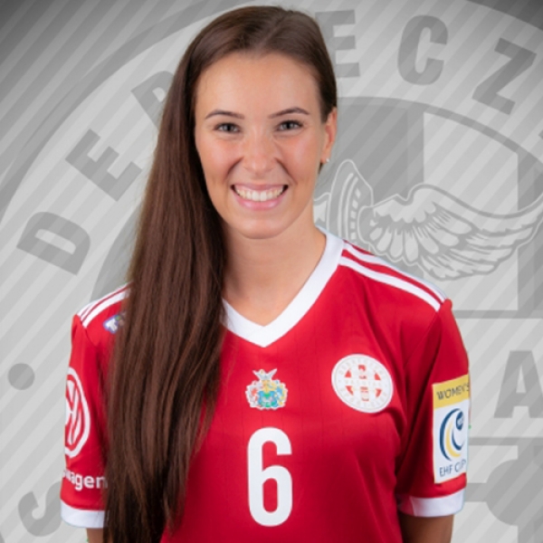 Nóra  Varsányi 