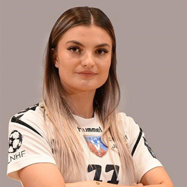 Alexandra  Badea 